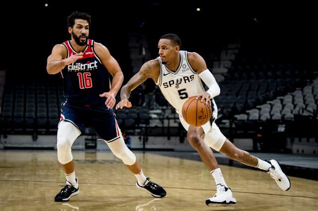 真人视讯官网-穆雷带伤作战迎里程碑 砍下三双助马刺结束连败